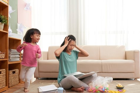 Kesehatan Mental Orang Tua yang Memiliki Anak Berkebutuhan Khusushome with noisy child Bi,bingan Orang Tua yang Memiliki Anak Berkebutuhan Khusus